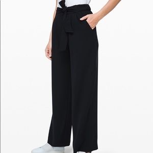 LULULEMON Noir Trouser Pants Size 8